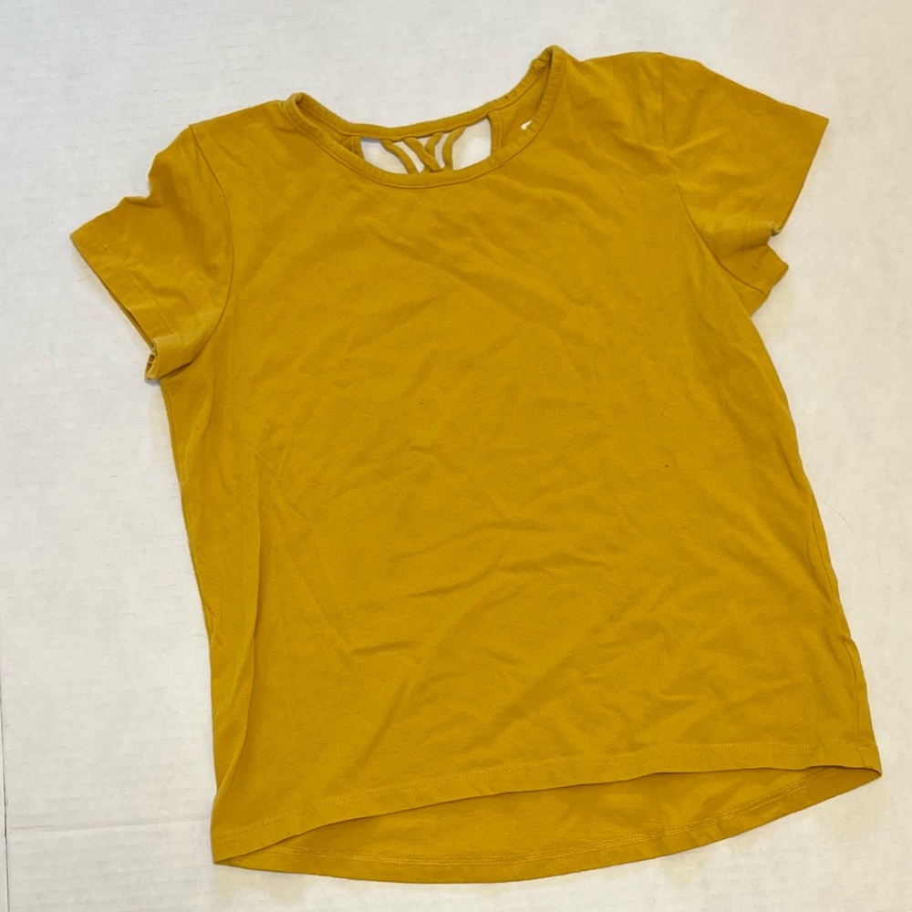 Mustered yellow t-shirt